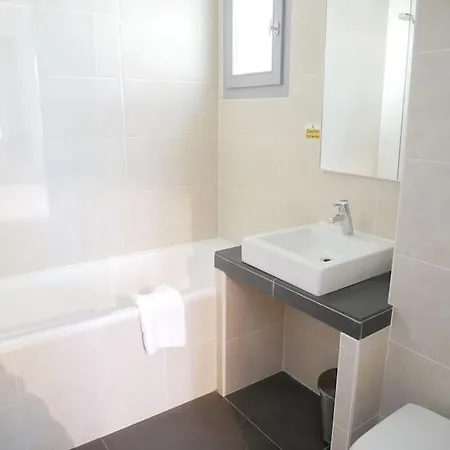 木屋 La Tania - 14 Personnes - 7 7 Salles De Bains - 40 M Des Pistes *