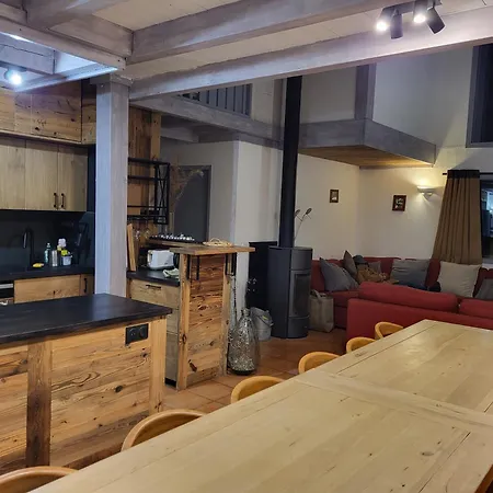 Chalet La Tania - 14 Personnes - 7 7 Salles De Bains - 40 M Des Pistes *